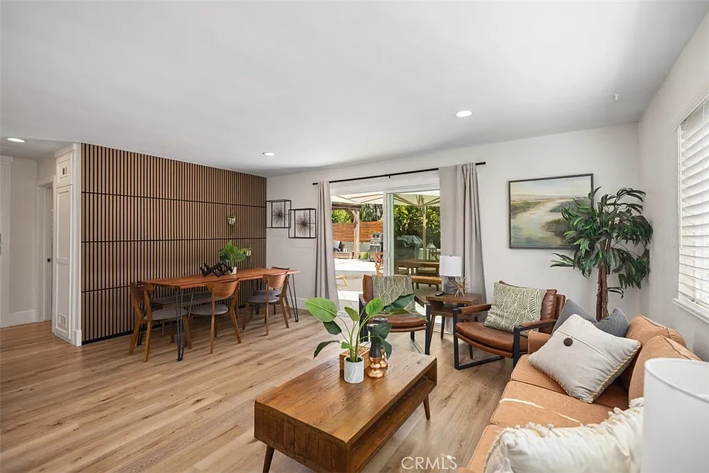 2 bed, 750 sqft, $6,200 — Photo 1