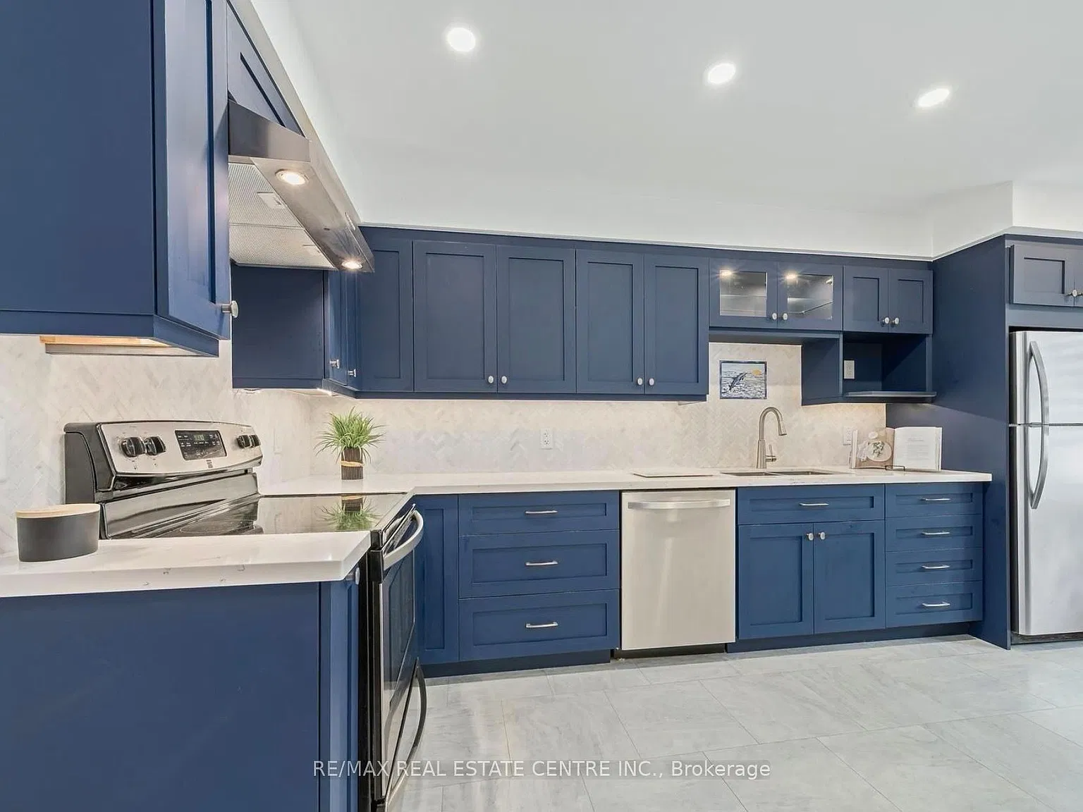 3 bed, $3,200 — Photo 3