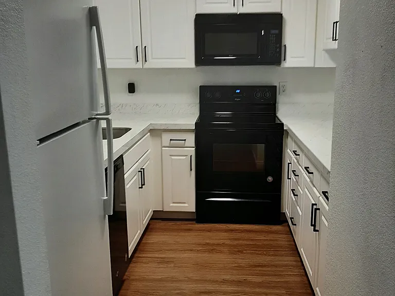 1222 S Villa Way — Photo 3