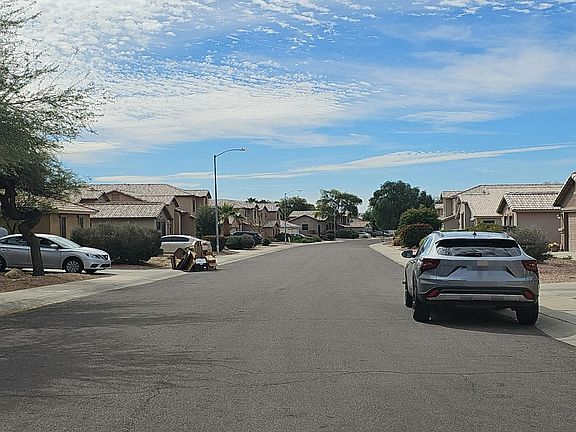 4th image of 5166 W Belmont Ave