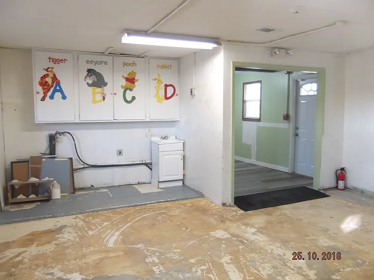904 W Hefner Rd — Photo 10