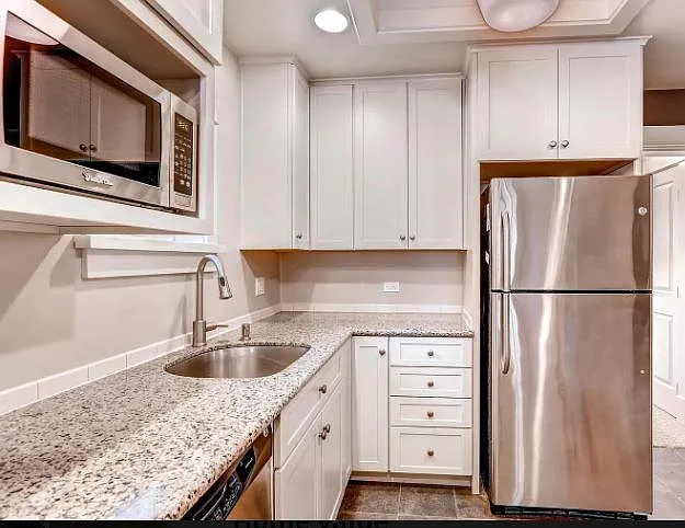 1015 Madison St — Photo 11