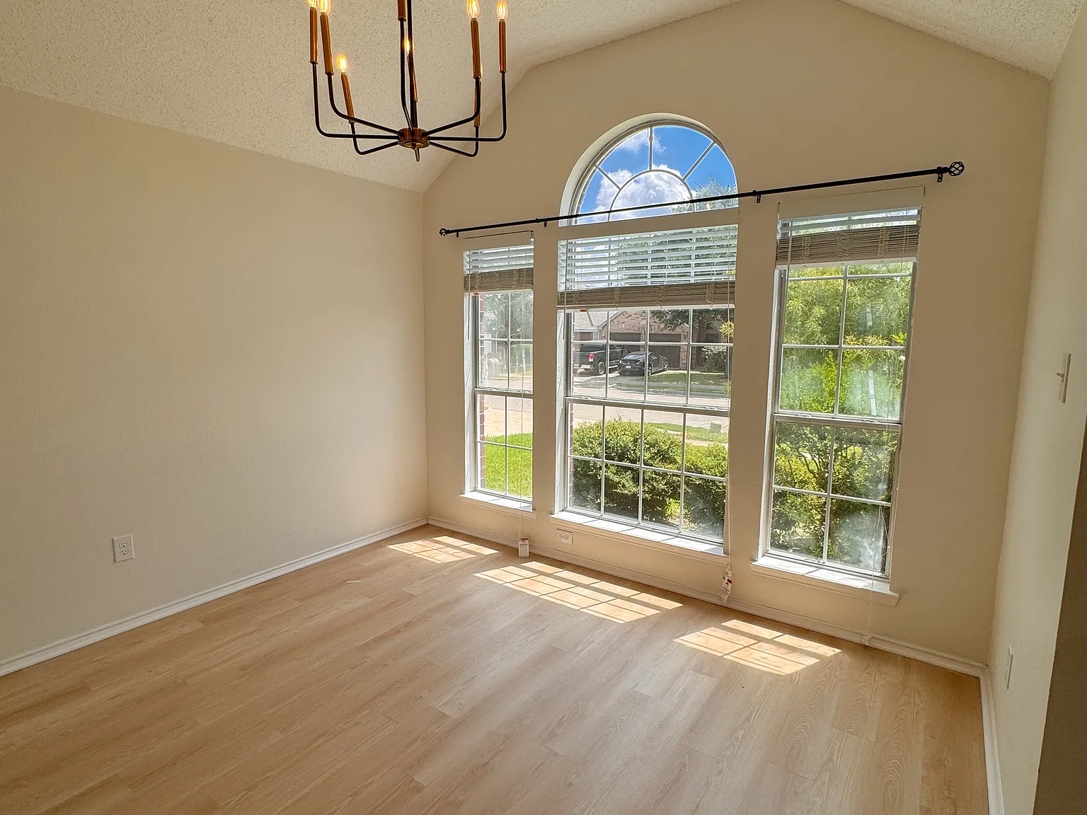 3 bed, 1838 sqft, $2,350 — Photo 3