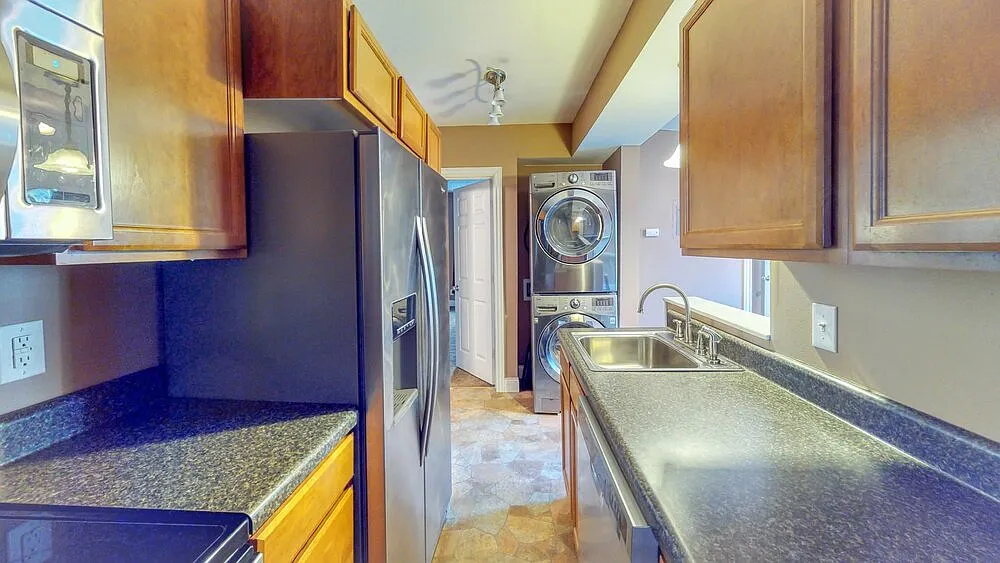 2 bed, 1.0 bath, 700 sqft, $1,230 — Photo 1