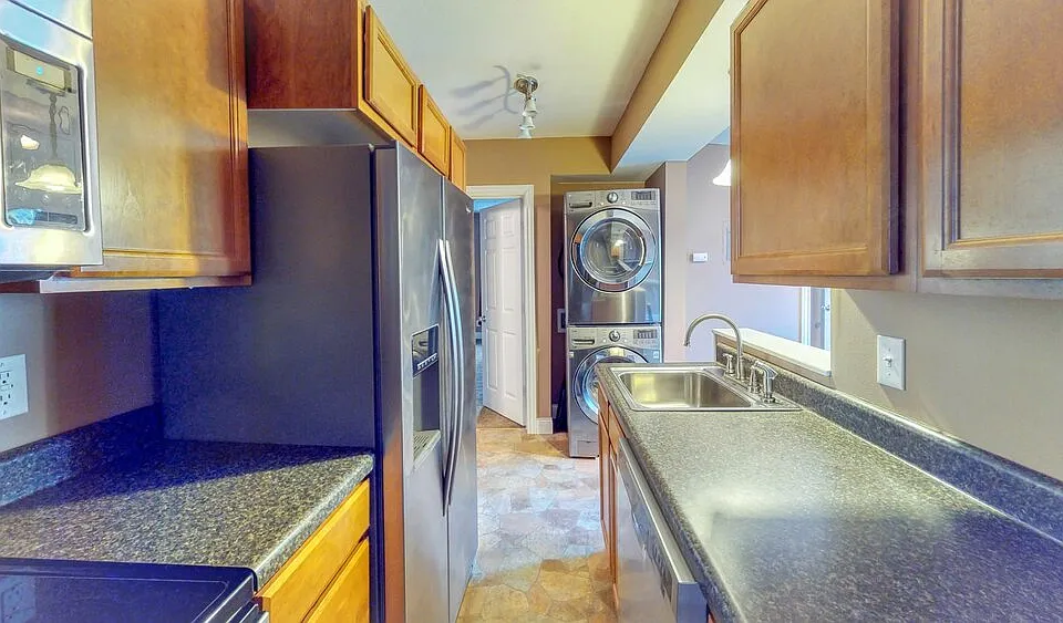 410 E 4th St #410