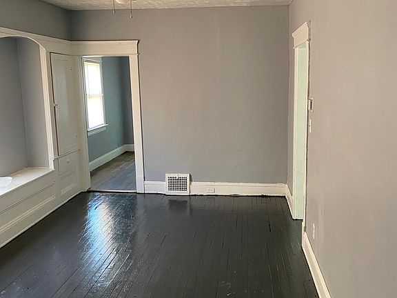 4th image of 2629 E 115th St