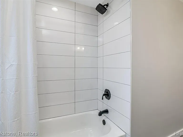 165 Woodedge Dr — Photo 14