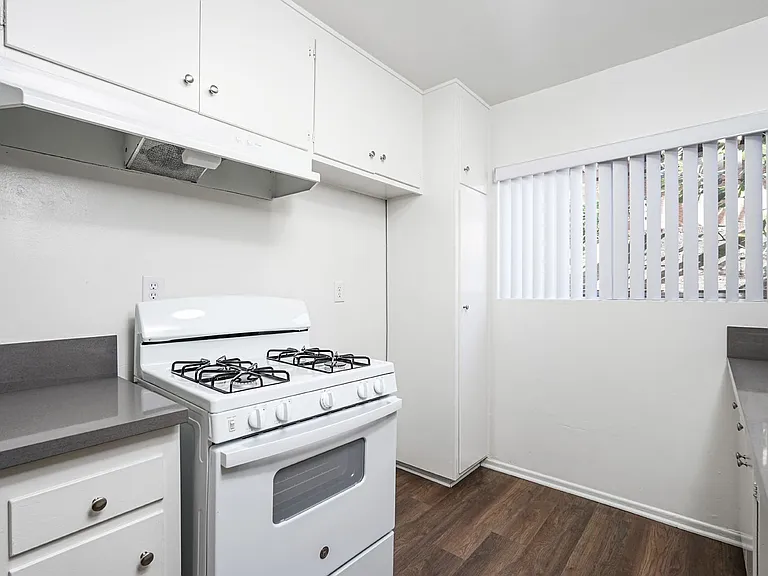 1132 Rosedale Ave — Photo 9