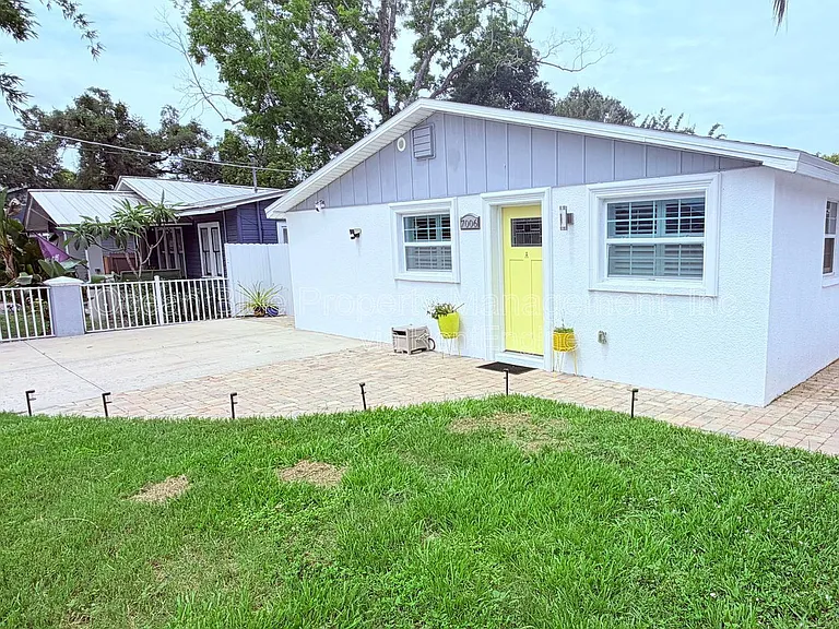 7006 N Duncan Ave #A — Photo 2