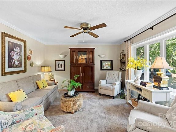 3rd image of 3319 Tamworth Ln