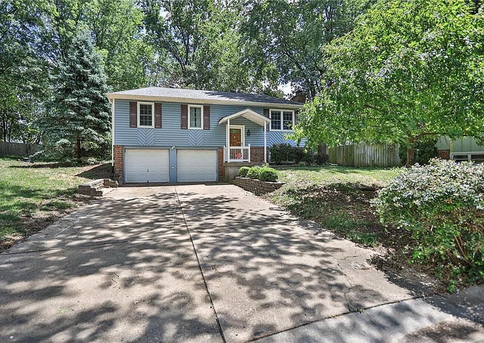 1st image of 1104 NW Kingsridge Ct