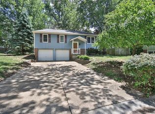 1104 NW Kingsridge Ct, Blue Springs, MO 64015