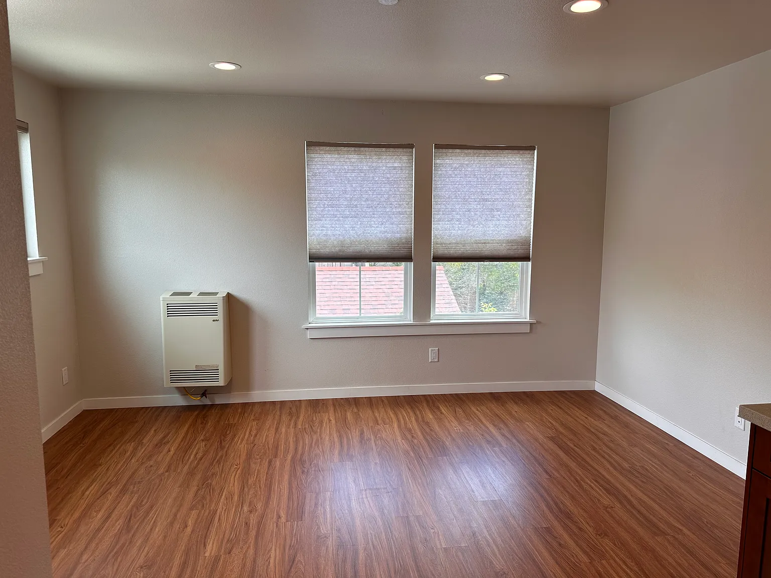 1 bed, 1.5 bath, 706 sqft, $3,200 — Photo 2