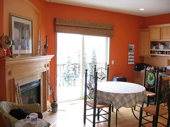 Breakfast area w/fireplace