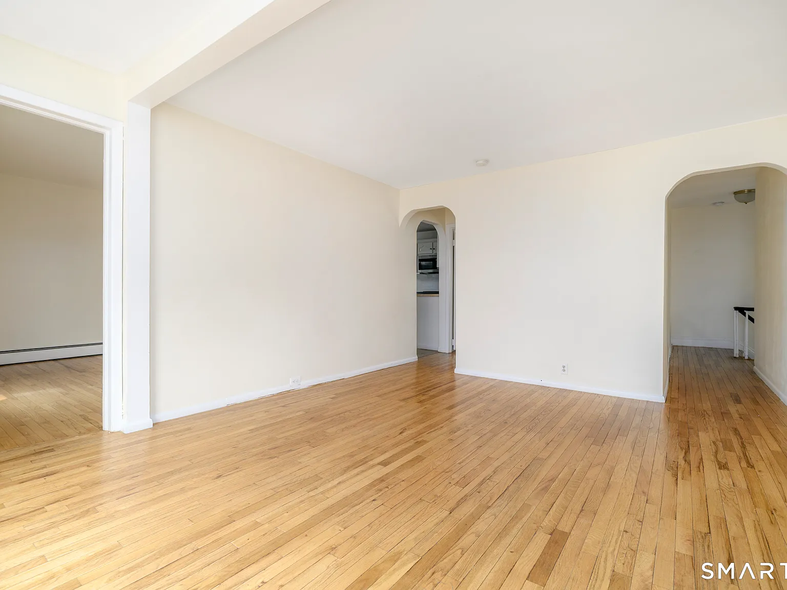 3 bed, 1.0 bath, 1143 sqft, $3,500 — Photo 4