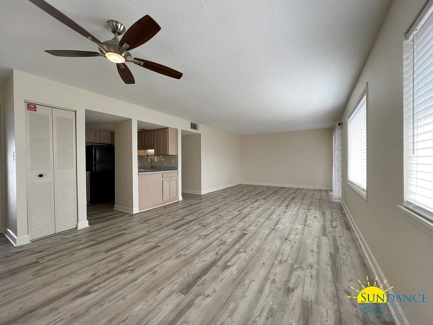 Beautiful 2 Bedroom Unit at Finisterra! — Photo 3