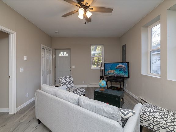 4th image of 1013 9th Avenue E