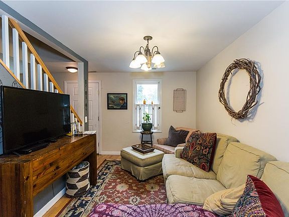 4th image of 208 Marlborough St #3