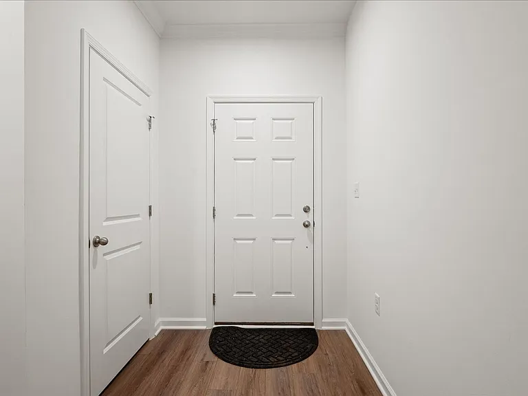 644 Hemsworth Ln — Photo 3