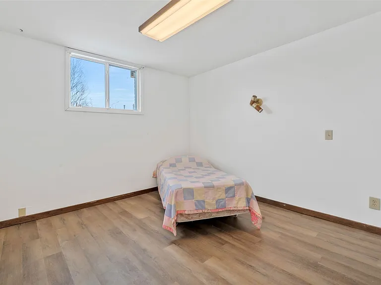 380 S Pine St — Photo 10