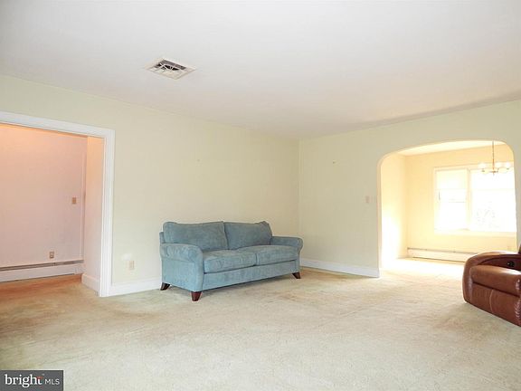 3rd image of 2409 Blossom St