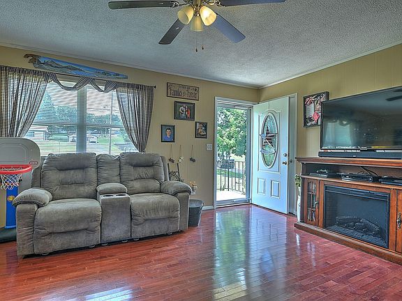 4th image of 3355 Newport Hwy