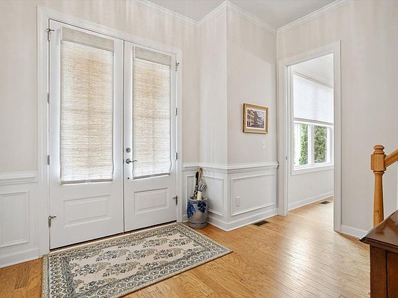 5th image of 305 Ironcreek Pl