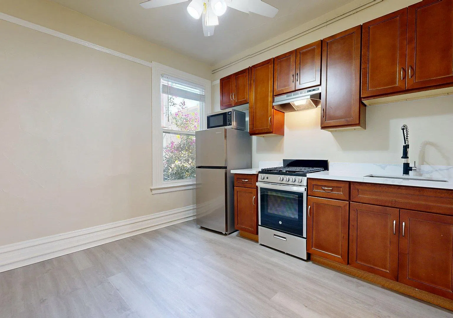 445 Octavia St — Photo 2