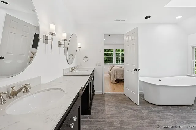 Primary bath w/ large soaking tub, double sink and large walk in shower