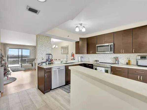 2200 S Cypress Bend Drive #905, Pompano Beach, FL 33069