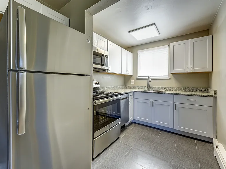 Clay Street Apartments — Photo 25