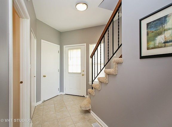 3rd image of 1504 Golfview Ct