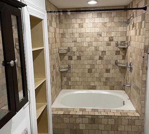3rd image of 1021 8th St Unit 2