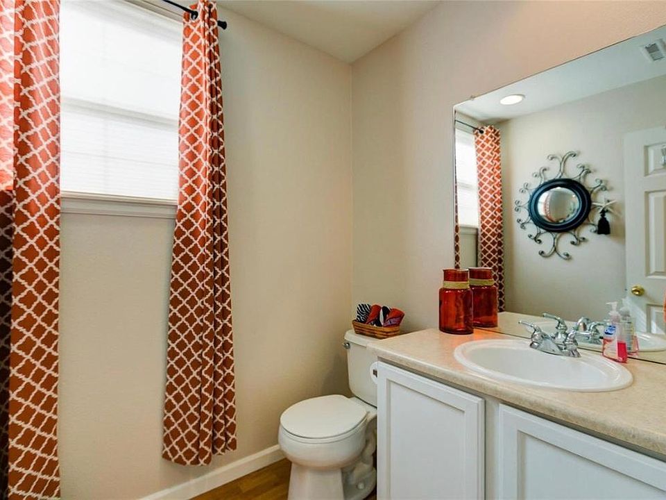 Powder Room (Main floor)