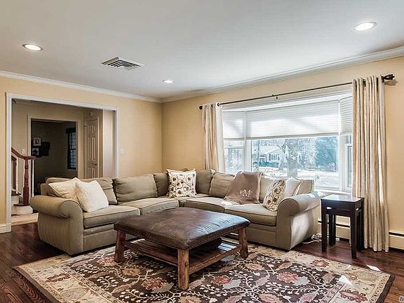 5th image of 12 Beal Ct