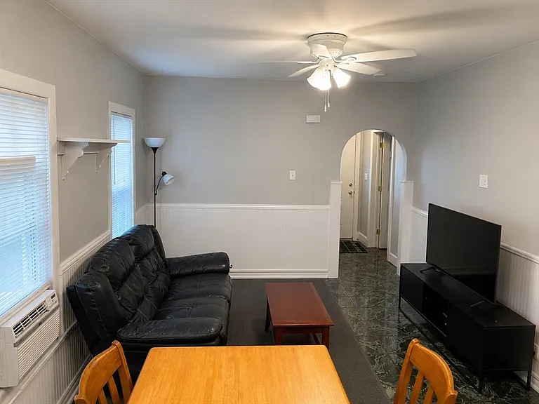 40 Kelvin St #1 — Photo 4