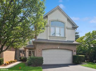 1049 W Sutton Ct, Palatine, IL 60067