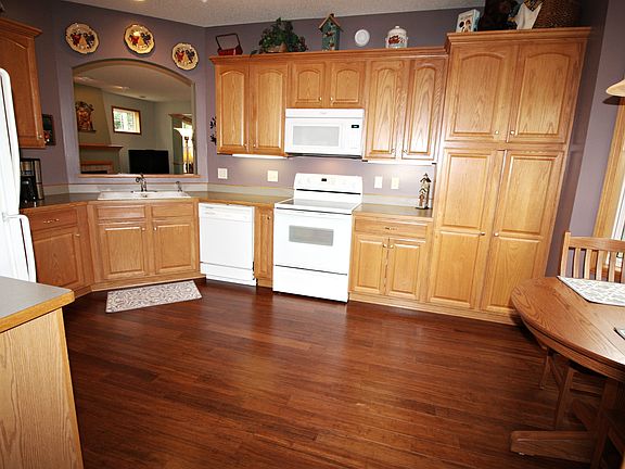 3rd image of 10542 Mississippi Circle N