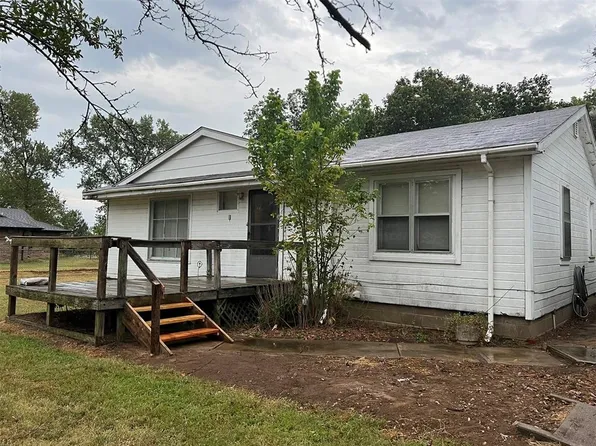 611 E 4th St, Weleetka, OK 74880