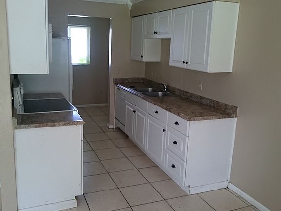 3rd image of 2651 Tropic Ave