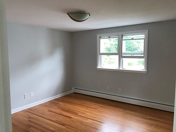 5th image of 52 Hutchinson St #2