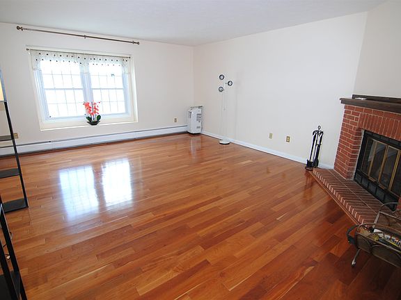 2nd image of 74 Stillwater Dr