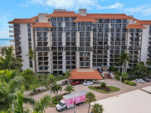 4th image of 180 Seaview Ct APT 909