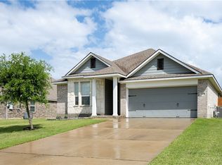 7408 Masters Dr, Navasota, TX 77868