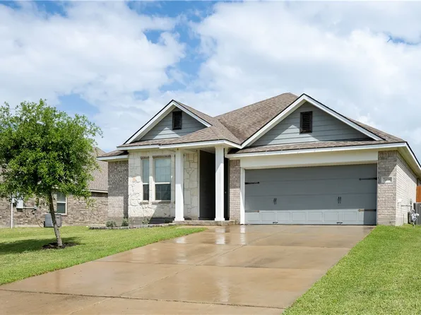 7408 Masters Dr, Navasota, TX 77868