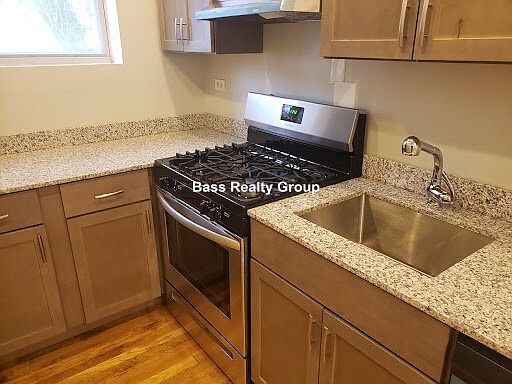 2nd image of 6968 N Greenview Ave Unit 1