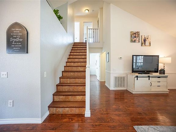 4th image of 3824 Huckleberry Dr