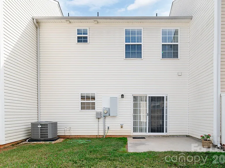 558 Calen Ln — Photo 38