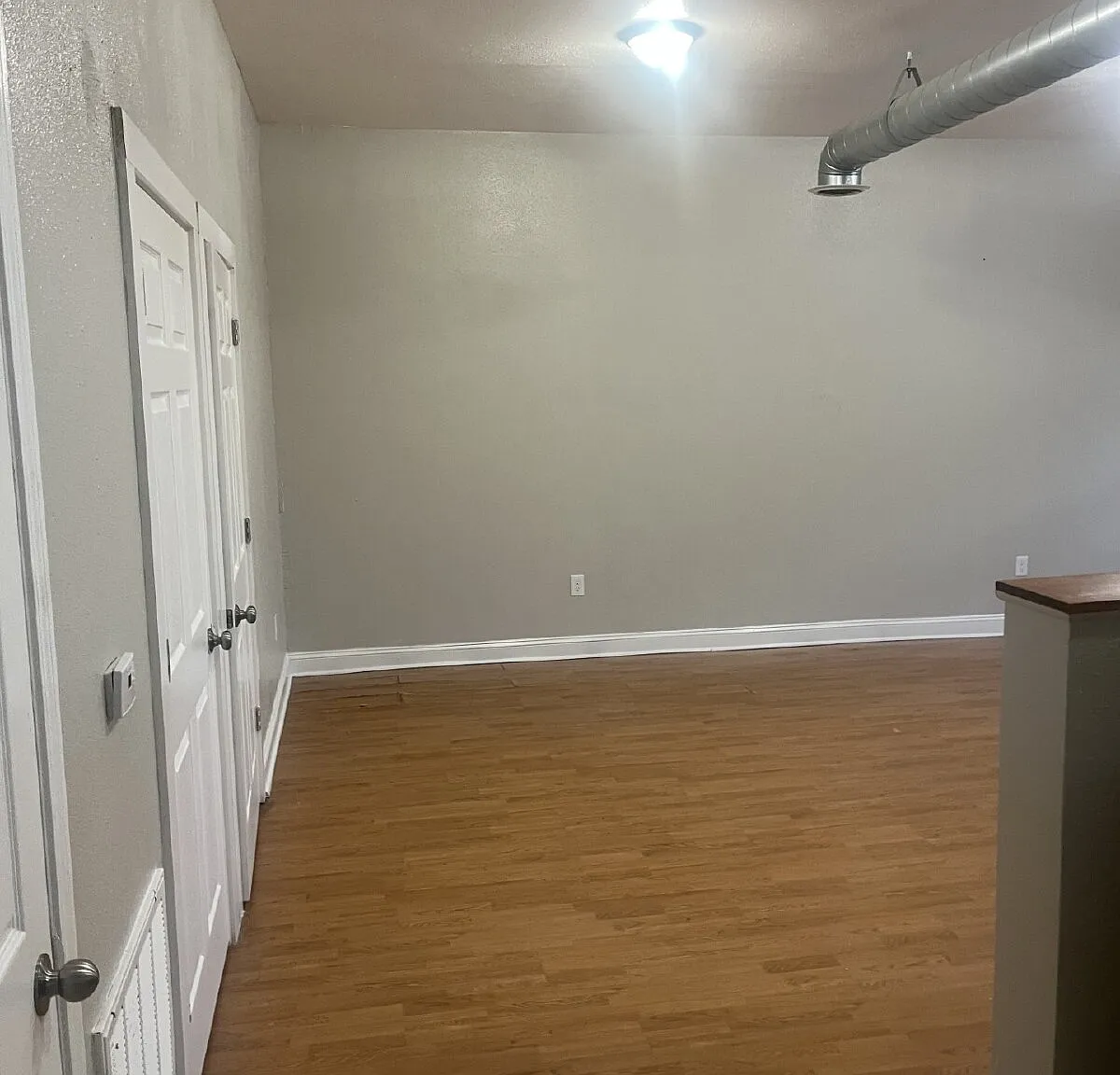 Studio, $900 — Photo 1
