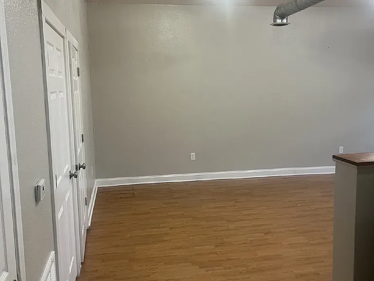 1021 W Grant St — Photo 1
